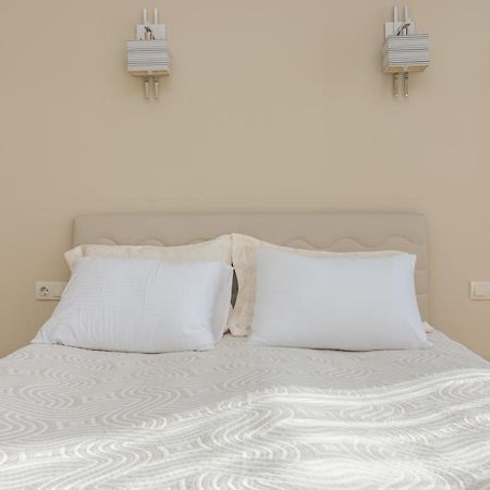 Hotel Alexandria Saguramo Dış mekan fotoğraf
