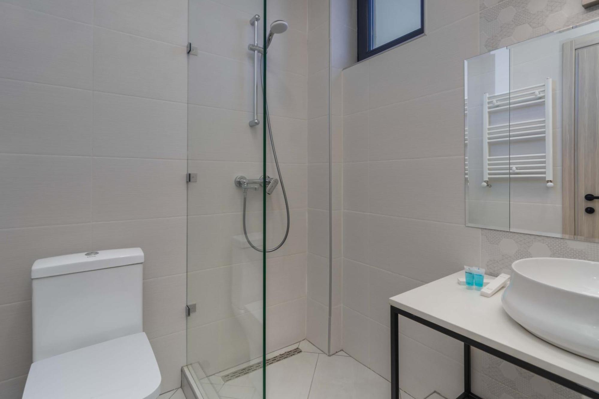 Hotel Alexandria Saguramo Dış mekan fotoğraf
