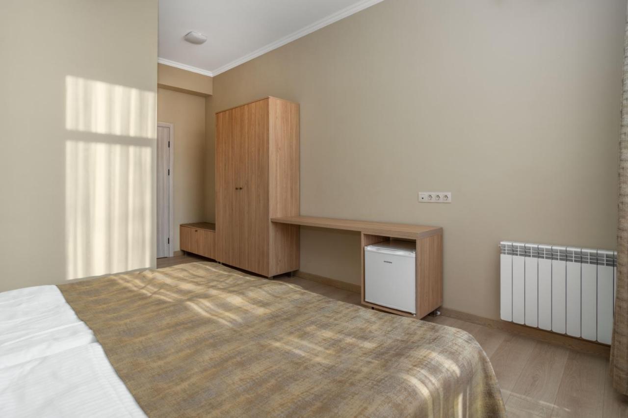Hotel Alexandria Saguramo Dış mekan fotoğraf