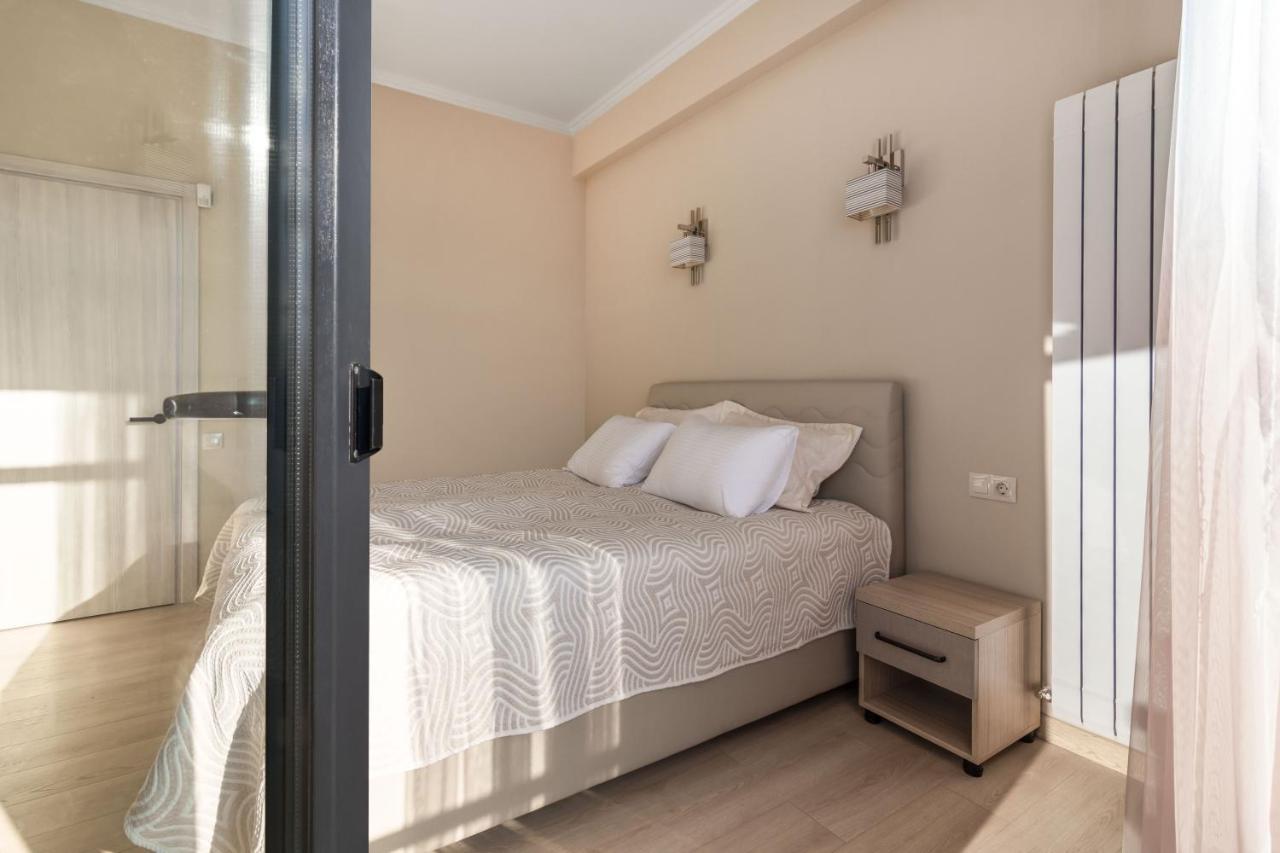 Hotel Alexandria Saguramo Dış mekan fotoğraf