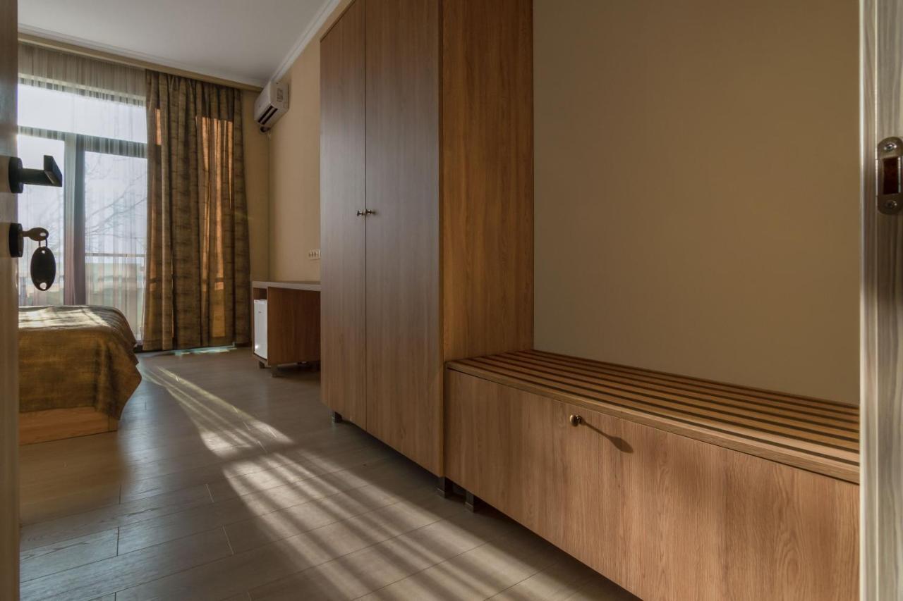 Hotel Alexandria Saguramo Dış mekan fotoğraf