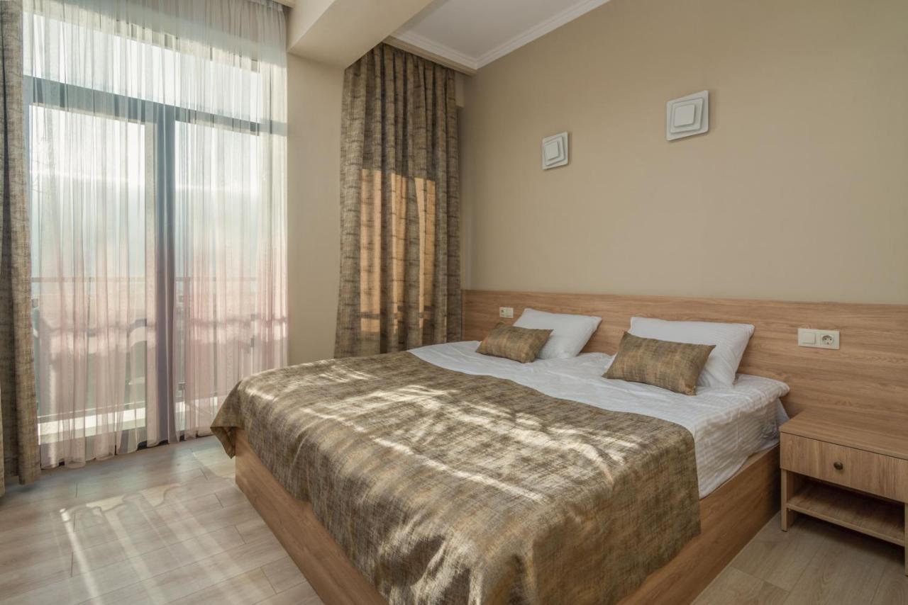 Hotel Alexandria Saguramo Dış mekan fotoğraf