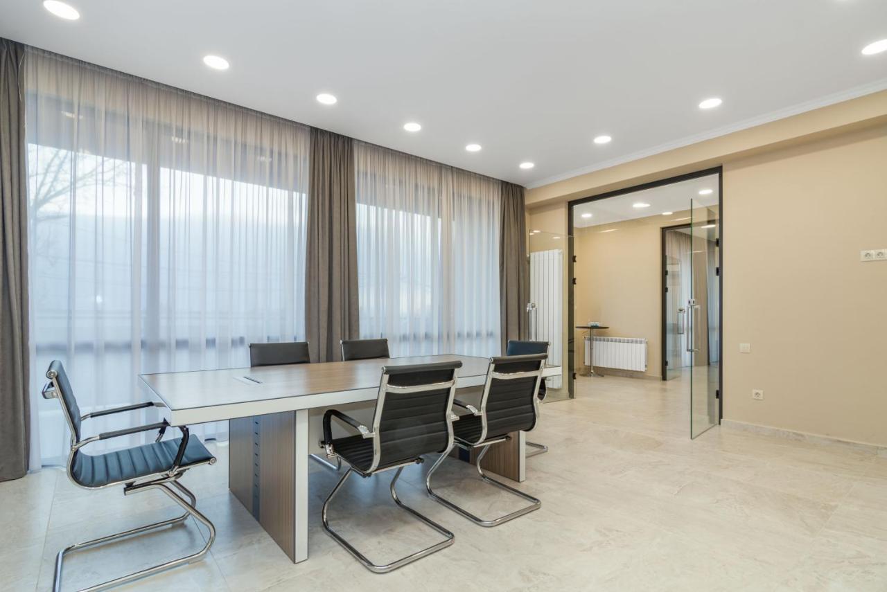 Hotel Alexandria Saguramo Dış mekan fotoğraf