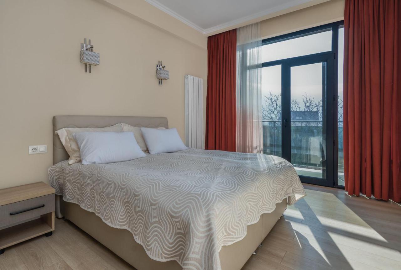 Hotel Alexandria Saguramo Dış mekan fotoğraf