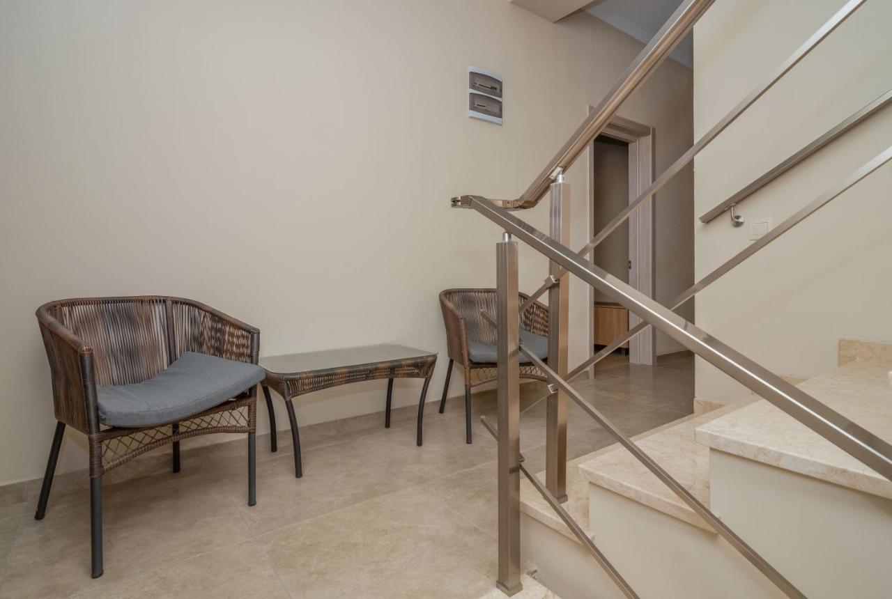 Hotel Alexandria Saguramo Dış mekan fotoğraf