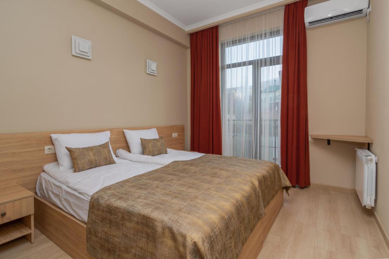 Hotel Alexandria Saguramo Dış mekan fotoğraf