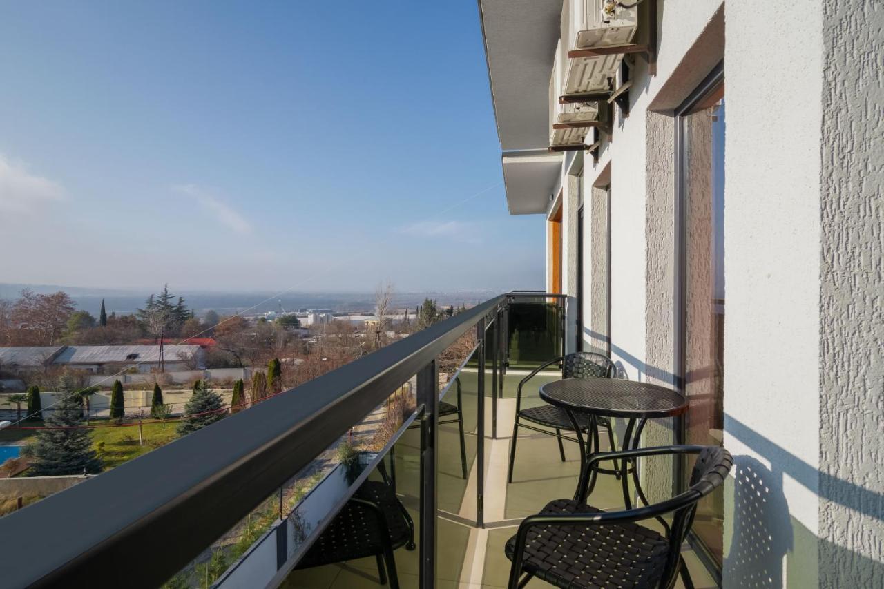 Hotel Alexandria Saguramo Dış mekan fotoğraf