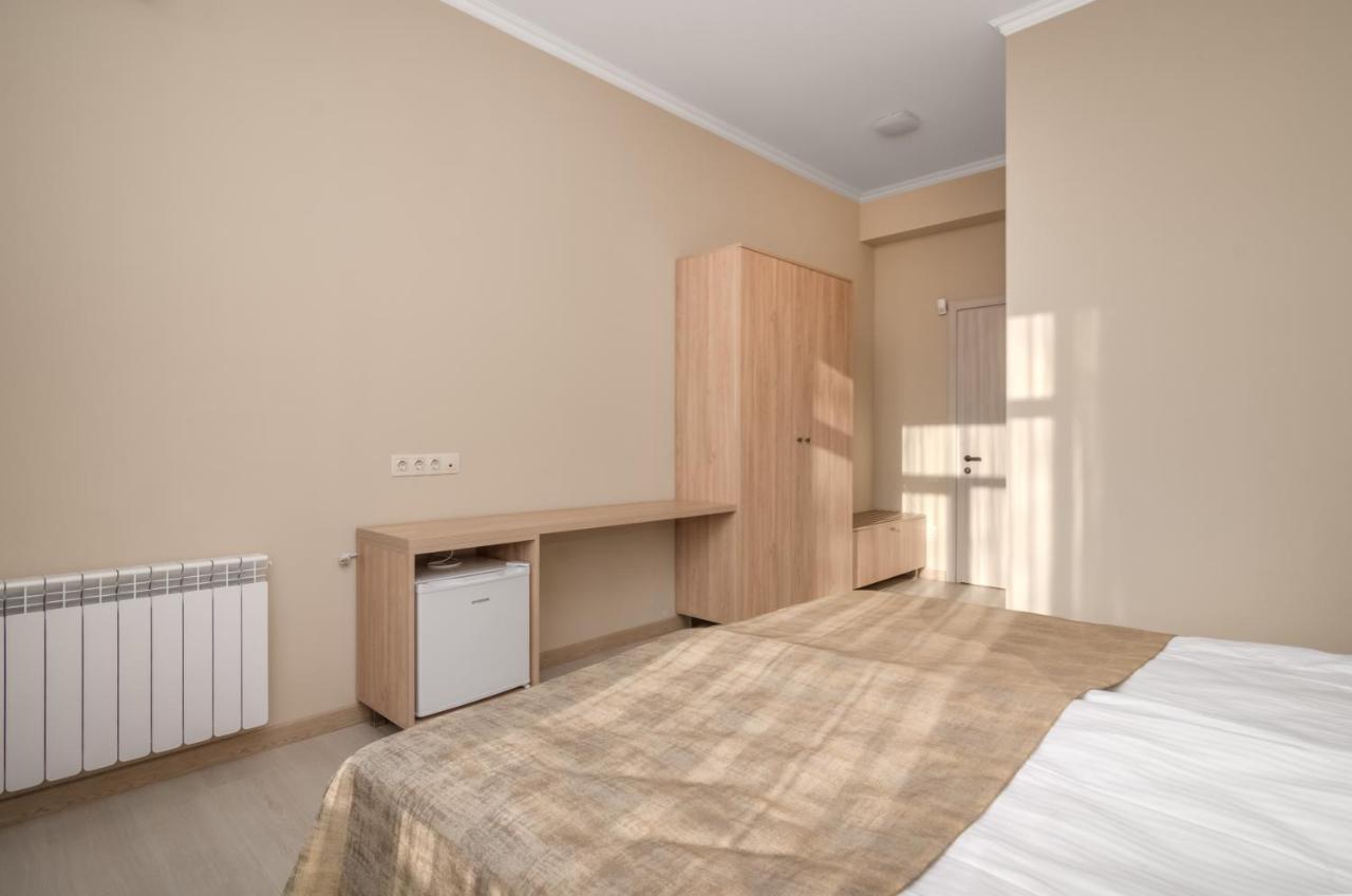 Hotel Alexandria Saguramo Dış mekan fotoğraf