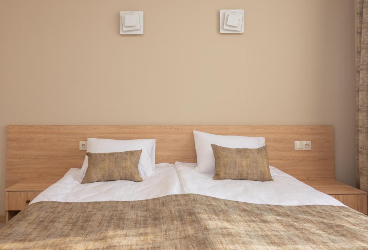 Hotel Alexandria Saguramo Dış mekan fotoğraf
