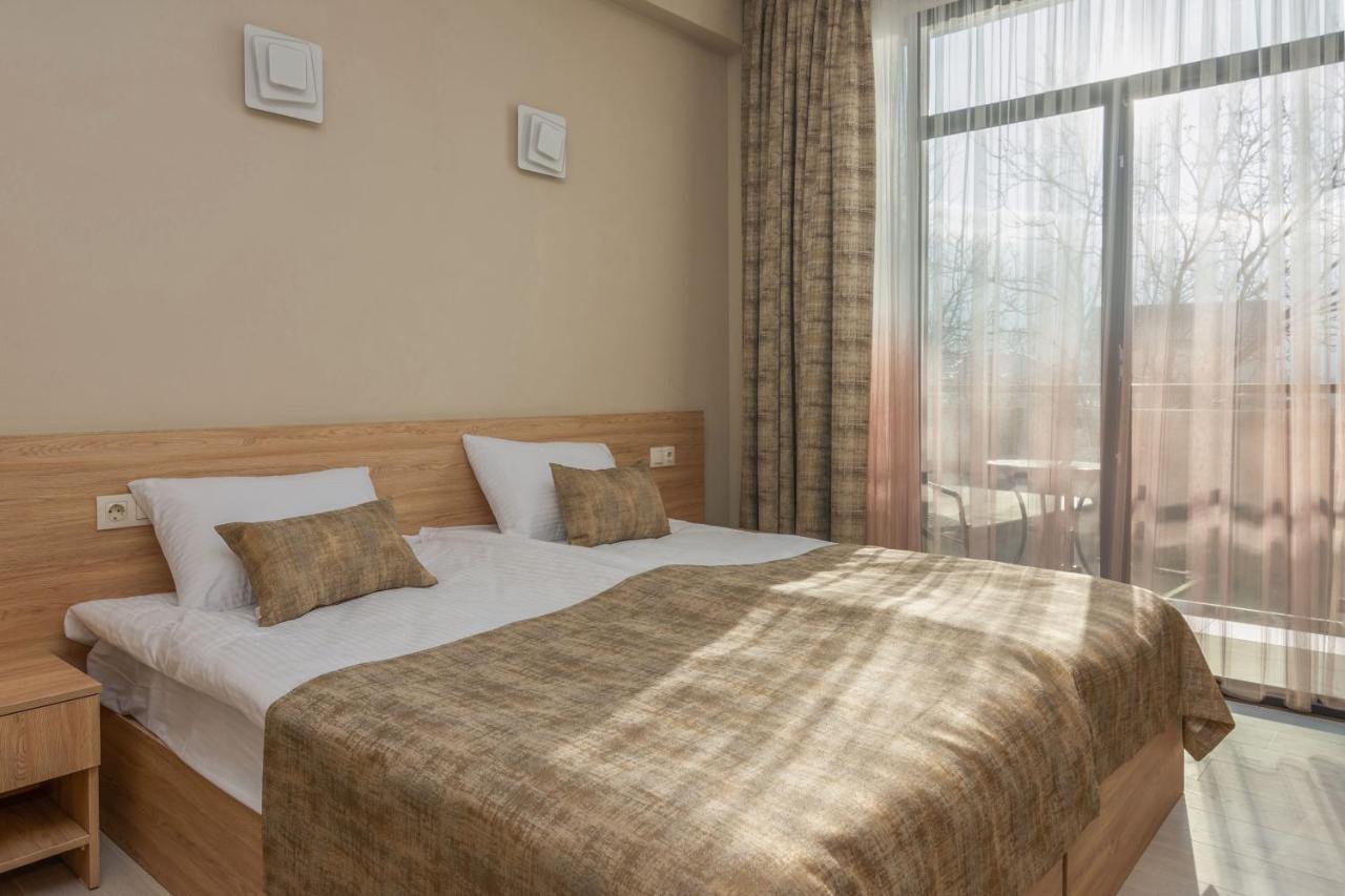 Hotel Alexandria Saguramo Dış mekan fotoğraf